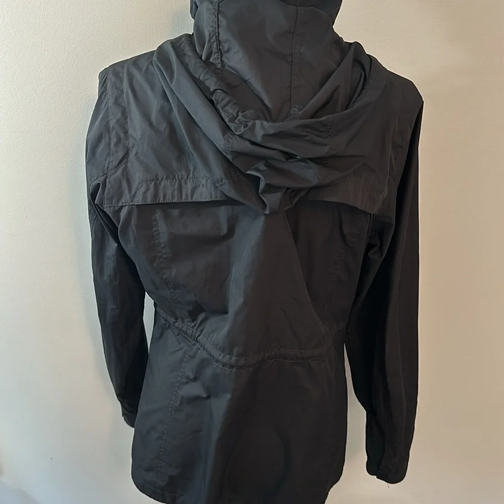 Mountain Hardwear airflow zippered button